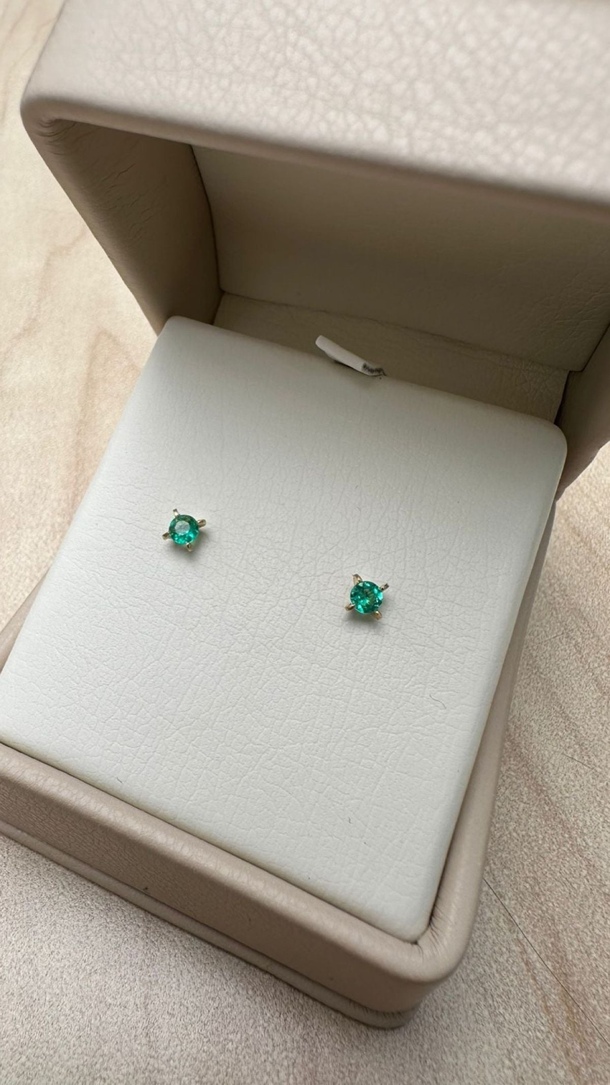 Topitos Athena - Oro 18k & Esmeralda Natural